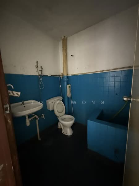Rumah Teres 2 Tingkat untuk Disewa di Happy Garden (Kuchai Lama) - Joey Wong - Bathroom - PropertyGuru.com.my