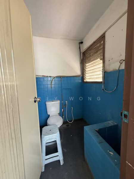 Rumah Teres 2 Tingkat untuk Disewa di Happy Garden (Kuchai Lama) - Joey Wong - Bathroom - PropertyGuru.com.my