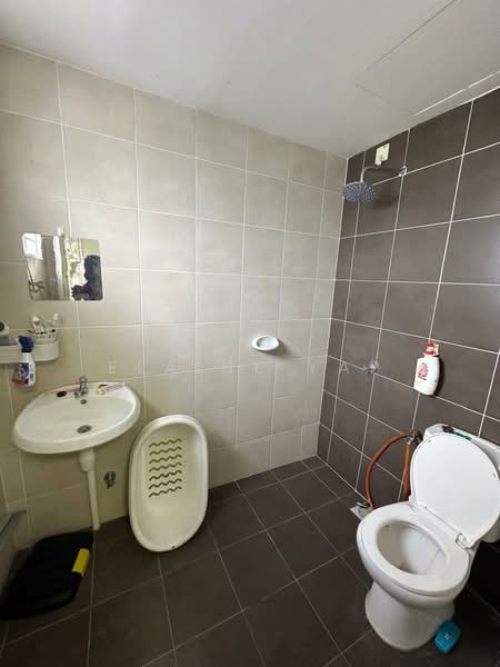 Apartment for Rent at De Bayu - Elaine Yap - Bathroom - PropertyGuru.com.my