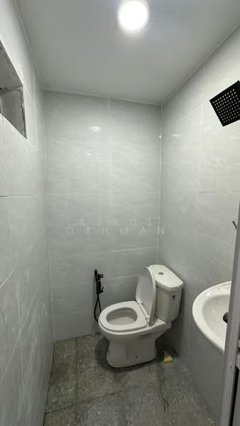 1-storey Terraced House for Sale in Taman Senawang Jaya (Senawang) - Azrul Othman - Bathroom - PropertyGuru.com.my