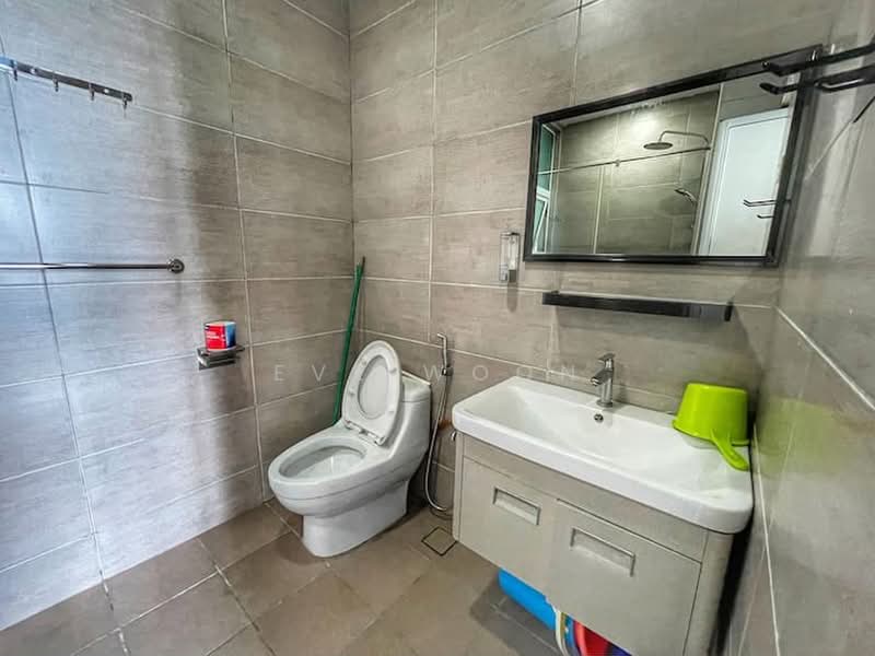 Service Residence for Sale at D'carlton (Residensi Seri Mega) - Eve Woon - Bathroom - PropertyGuru.com.my