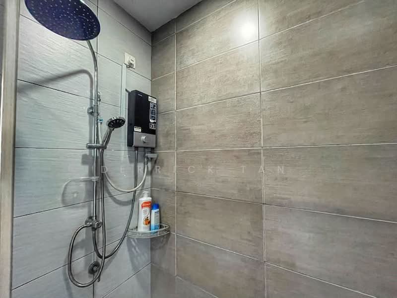 Service Residence for Sale at D'carlton (Residensi Seri Mega) - Derrick Tan - Bathroom - PropertyGuru.com.my