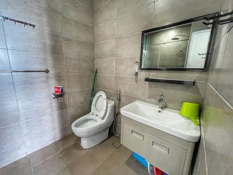 Service Residence for Sale at D'carlton (Residensi Seri Mega) - Derrick Tan - Bathroom - PropertyGuru.com.my