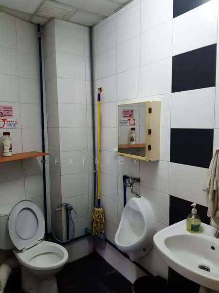 Office for Rent in Taman Bukit Jambul (Bukit Jambul) - Patrick . - Bathroom - PropertyGuru.com.my