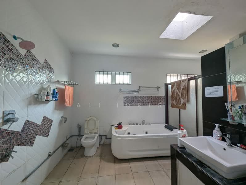 Bungalow for Sale in Taman Tun Dr Ismail (Kuala Lumpur) - Ali Idris - Bathroom - PropertyGuru.com.my
