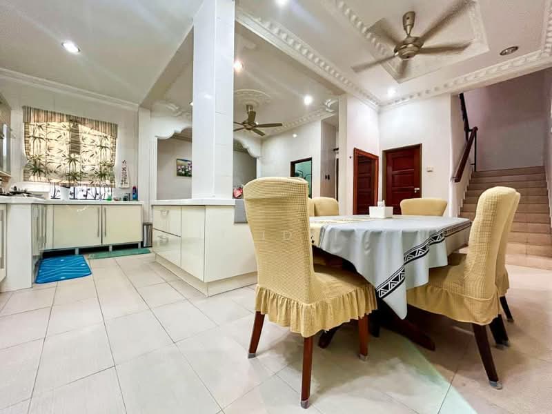Rumah Berkembar untuk Dijual di D'Kayangan (Shah Alam) - Ali Idris - Dining Room - PropertyGuru.com.my