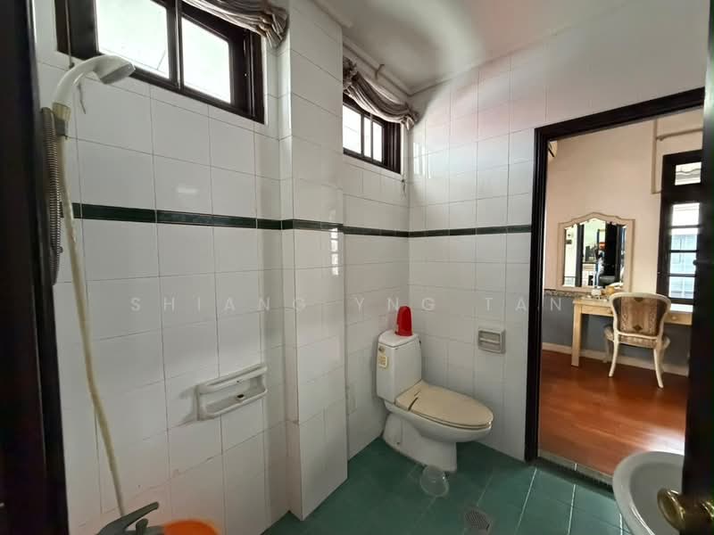 Rumah Berkembar untuk Dijual di Taman Pelangi (Johor Bahru) - Shiang Yng Tan - Bathroom - PropertyGuru.com.my