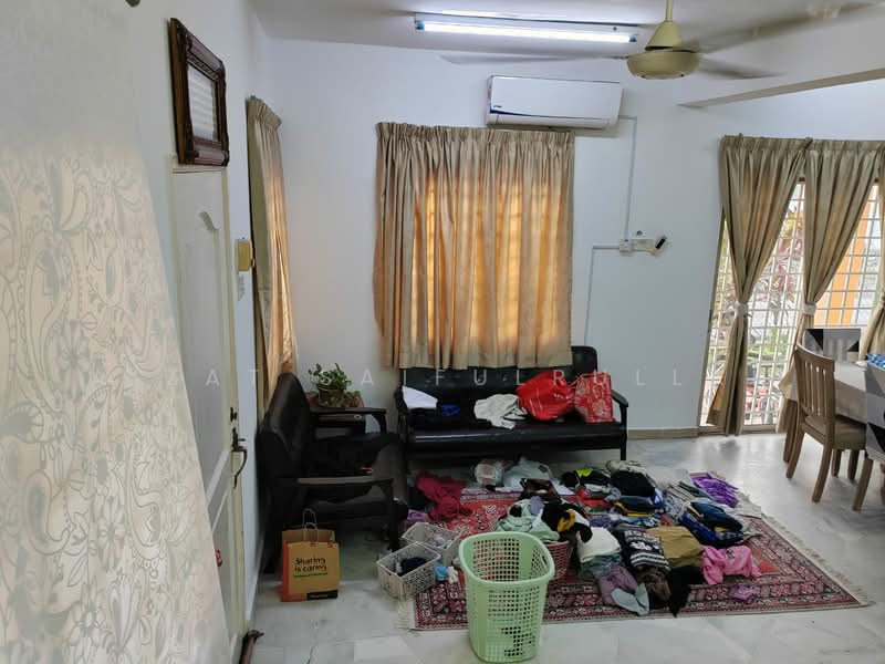 Rumah Teres 2 Tingkat untuk Dijual di Putra Heights (Subang Jaya) - Aizat Saifulrullah - Living Room - PropertyGuru.com.my