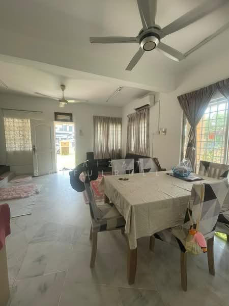 Rumah Teres 2 Tingkat untuk Dijual di Putra Heights (Subang Jaya) - Aizat Saifulrullah - Living Room - PropertyGuru.com.my