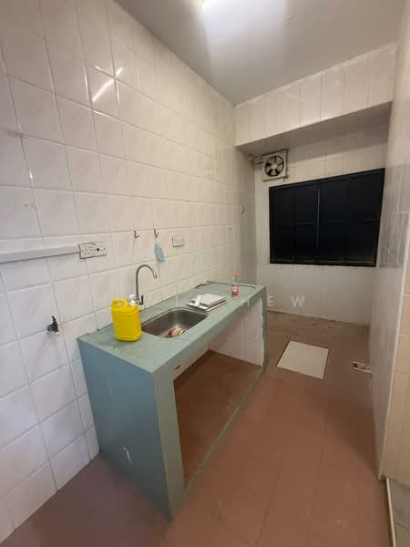 2-storey Terraced House for Rent in Taman Mount Austin (Tebrau) - Mavis Hew - Kitchen - PropertyGuru.com.my