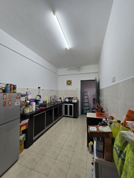 Service Residence for Sale at Bayu Puteri 3 - Yvonne Lim - Kitchen - PropertyGuru.com.my