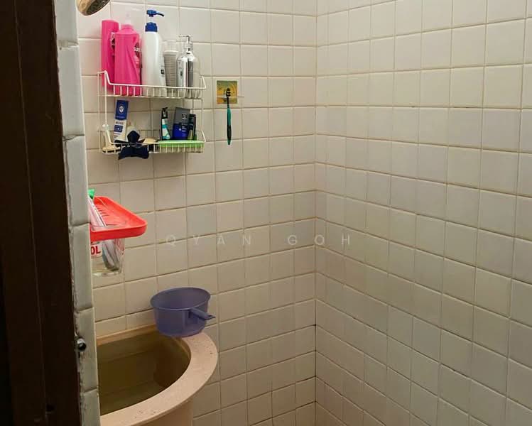 Rumah Teres 1 Tingkat untuk Dijual di Taman Jelutong (Jelutong) - Qyan Goh - Bathroom - PropertyGuru.com.my