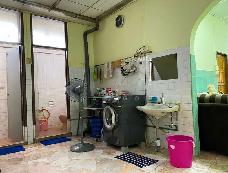 Rumah Teres 1 Tingkat untuk Dijual di Taman Jelutong (Jelutong) - Qyan Goh - Bathroom - PropertyGuru.com.my