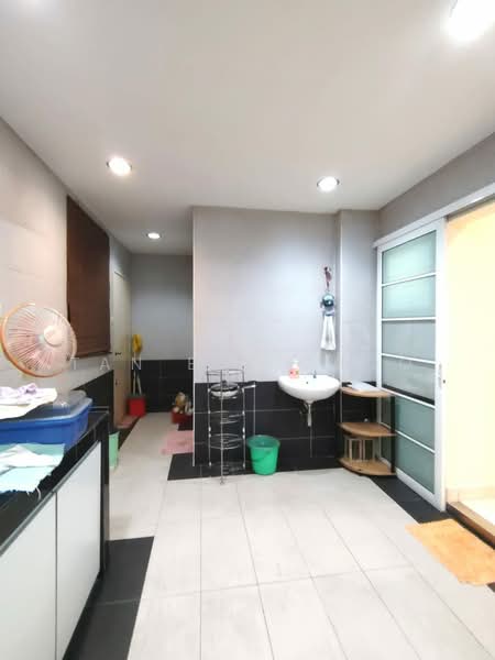 2-storey Terraced House for Sale in Bandar Kinrara Seksyen 1 (Bandar Kinrara) - Tan Bee Choo - Bathroom - PropertyGuru.com.my