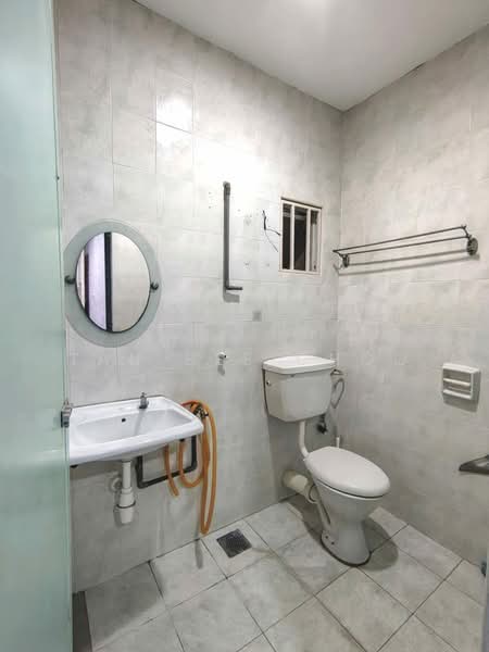 2-storey Terraced House for Sale in Bandar Kinrara Seksyen 1 (Bandar Kinrara) - Tan Bee Choo - Bathroom - PropertyGuru.com.my