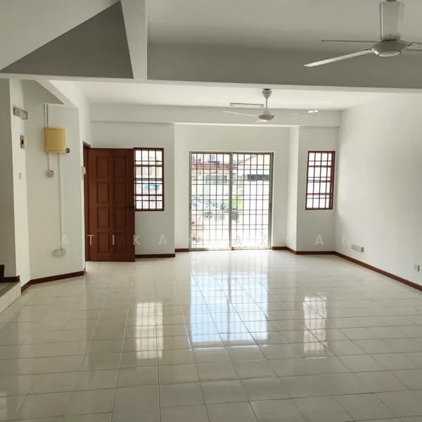 Rumah Teres 2 Tingkat untuk Dijual di Kajang Perdana (Kajang) - Atikah Azman - Living Room - PropertyGuru.com.my