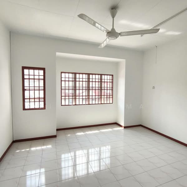 Rumah Teres 2 Tingkat untuk Dijual di Kajang Perdana (Kajang) - Atikah Azman - Living Room - PropertyGuru.com.my