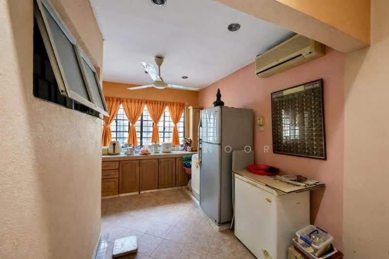 2-storey Terraced House for Sale in Usj 11 (Subang Jaya) - Fazie Noor - Kitchen - PropertyGuru.com.my