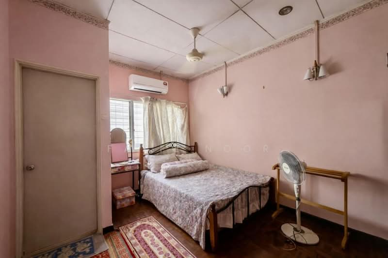 2-storey Terraced House for Sale in Usj 11 (Subang Jaya) - Fazie Noor - Bedroom - PropertyGuru.com.my