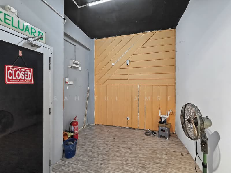 Kedai / Pejabat untuk Disewa di Seksyen 15 (Shah Alam) - Sahiful Amre - Entrance - PropertyGuru.com.my