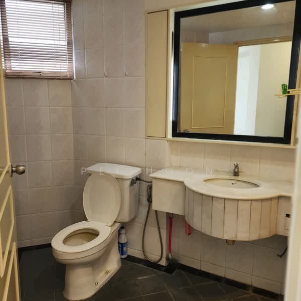 Kondominium untuk Dijual di Marina Bay Condominium - Pei Hoon - Bathroom - PropertyGuru.com.my