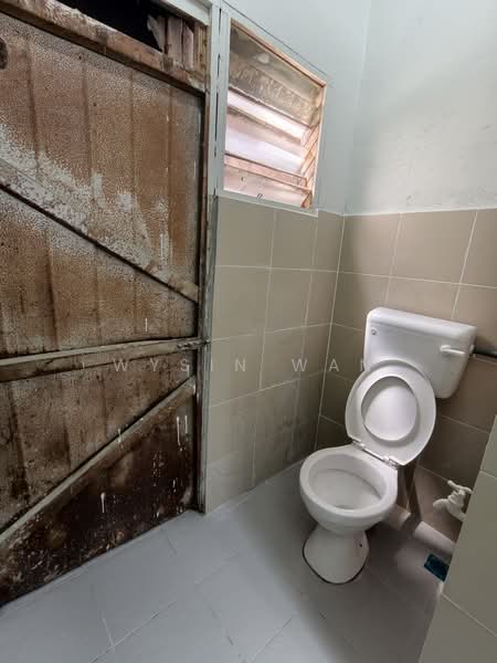 Shop for Rent in Kampung Cempaka (Petaling Jaya) - Wysin Wan - Bathroom - PropertyGuru.com.my