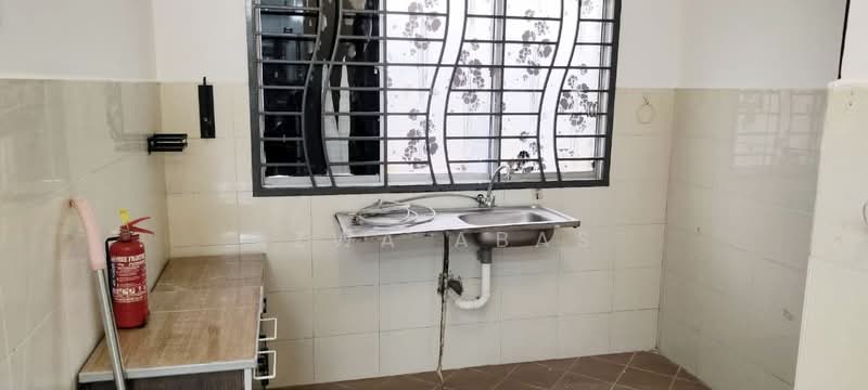 1-storey Terraced House for Sale in Bandar Putera 2 (Klang) - Azwa Abas - Kitchen - PropertyGuru.com.my