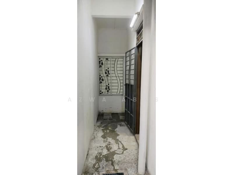 1-storey Terraced House for Sale in Bandar Putera 2 (Klang) - Azwa Abas - Entrance - PropertyGuru.com.my