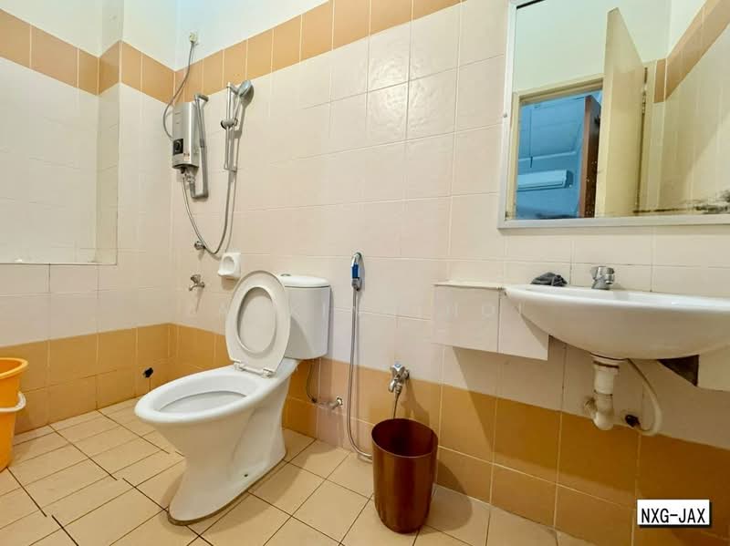 1-storey Terraced House for Sale in Bandar Bukit Raja (Klang) - Zackinn Hoi - Bathroom - PropertyGuru.com.my