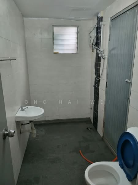 Kondominium untuk Disewa di Pelangi Heights 2 - Ong Hai Wei - Bathroom - PropertyGuru.com.my