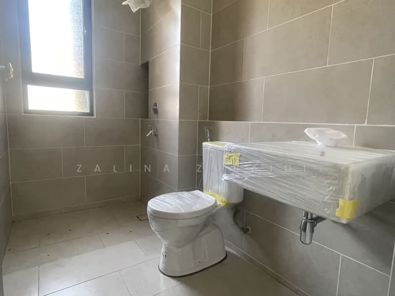 Townhouse for Rent in Shah Alam (Selangor) - Zalina Zubaidi - Bathroom 1 - PropertyGuru.com.my