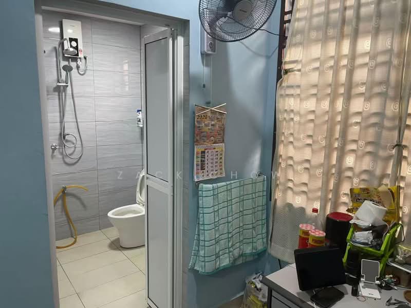 2-storey Terraced House for Sale in Taman Daya (Johor Bahru) - Zack Chow - Bathroom - PropertyGuru.com.my