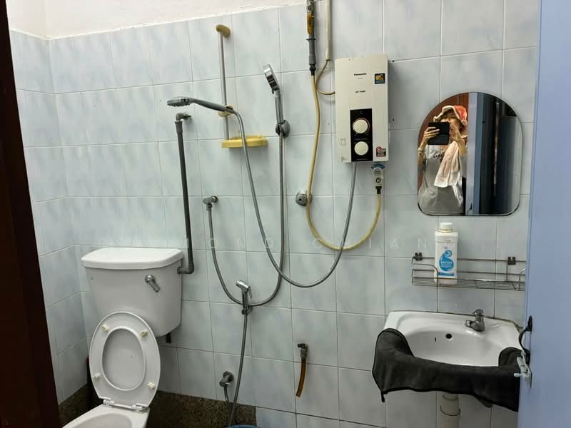 Bungalow for Sale in Taman Shanghai (Jalan Klang Lama (Old Klang Road)) - Raymond Chiang - Bathroom - PropertyGuru.com.my