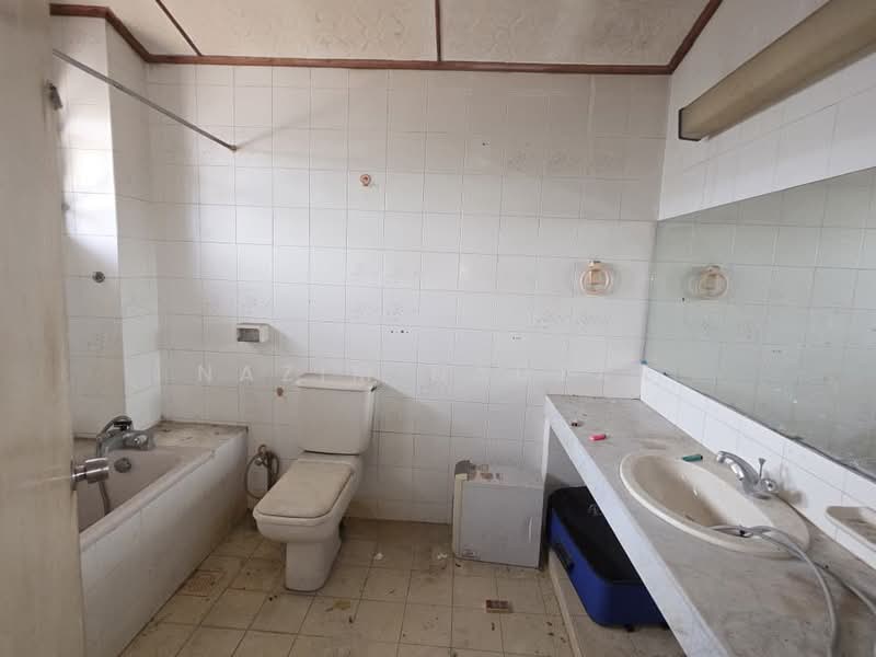Rumah Teres 2 Tingkat untuk Dijual di SS3 (Petaling Jaya) - Nazim Nadzar - Bathroom - PropertyGuru.com.my