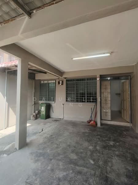 2-storey Terraced House for Sale in Taman Cempaka (Ipoh) - Datuk Lee Heng - Car Park - PropertyGuru.com.my