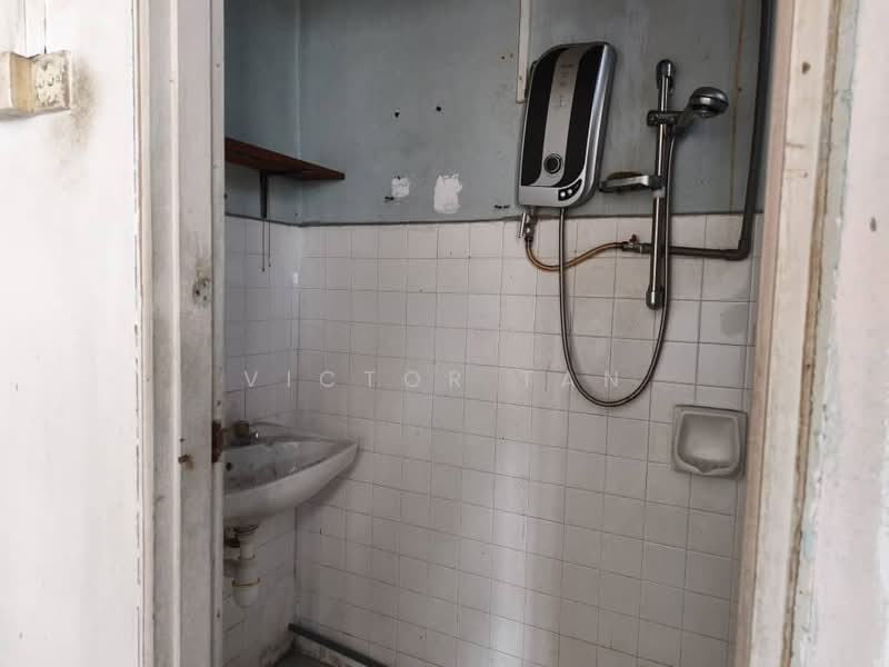 Shop / Office for Rent in Taman Munsyi Ibrahim (Johor Bahru) - Victor Tan - Bathroom - PropertyGuru.com.my