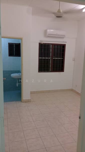 2-storey Terraced House for Sale in Bukit Jelutong (Shah Alam) - Hazura . - PropertyGuru.com.my