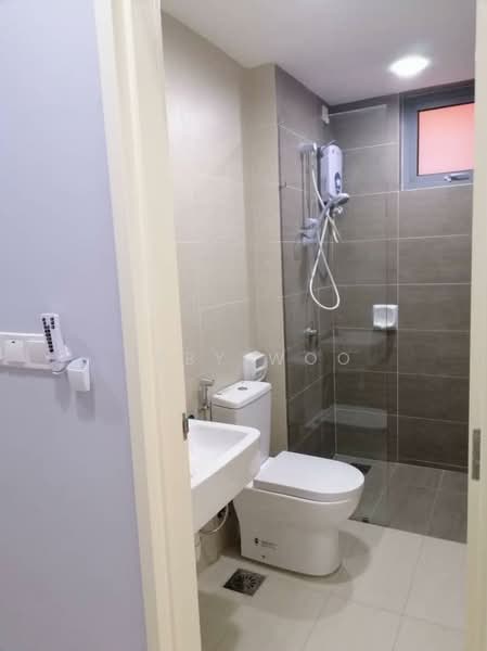 Servis Apartment untuk Disewa di Gravit8, Klang - Abby Woo - Bathroom - PropertyGuru.com.my