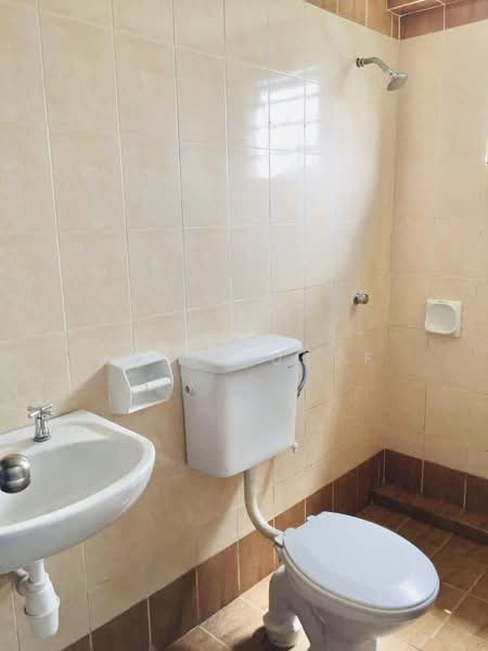 Apartment for Sale at Pangsapuri Persanda - Erin Yusof - Bathroom - PropertyGuru.com.my