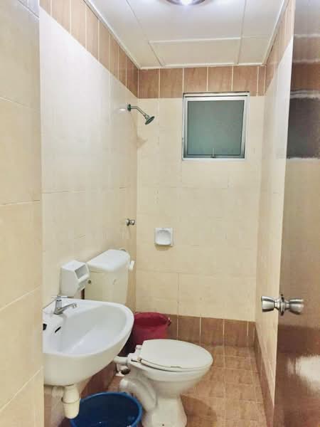Apartment for Sale at Pangsapuri Persanda - Erin Yusof - Bathroom - PropertyGuru.com.my