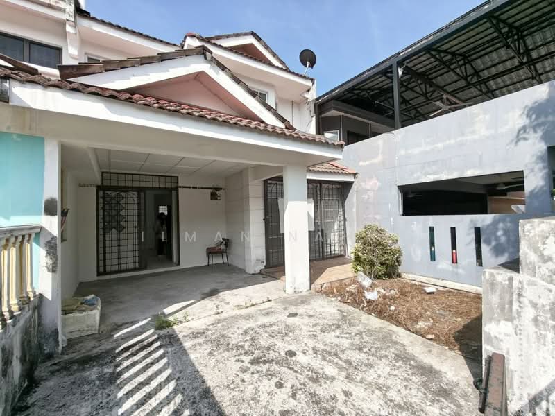 2-storey Terraced House for Sale in Lestari Putra (Seri Kembangan) - Ilman Nahri - Exterior - PropertyGuru.com.my