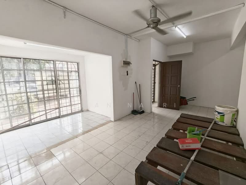 2-storey Terraced House for Sale in Lestari Putra (Seri Kembangan) - Ilman Nahri - Living Room - PropertyGuru.com.my