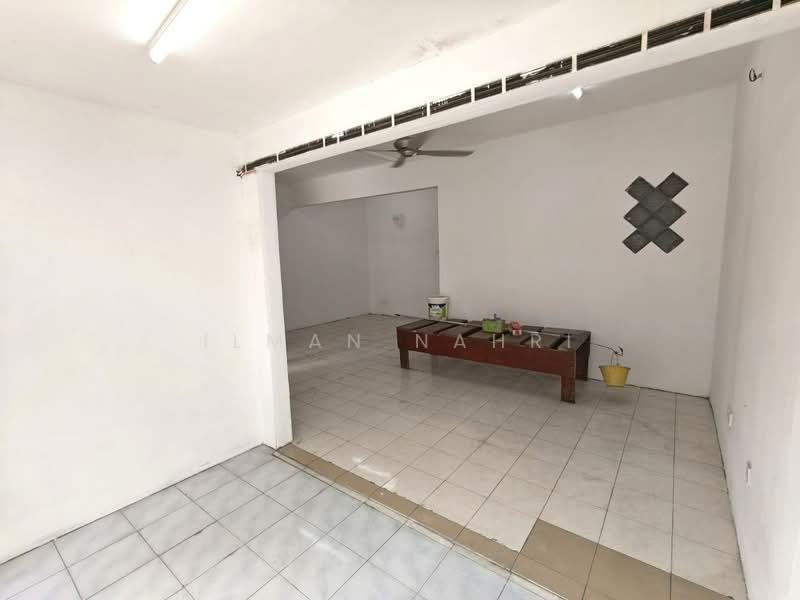 2-storey Terraced House for Sale in Lestari Putra (Seri Kembangan) - Ilman Nahri - Interior - PropertyGuru.com.my