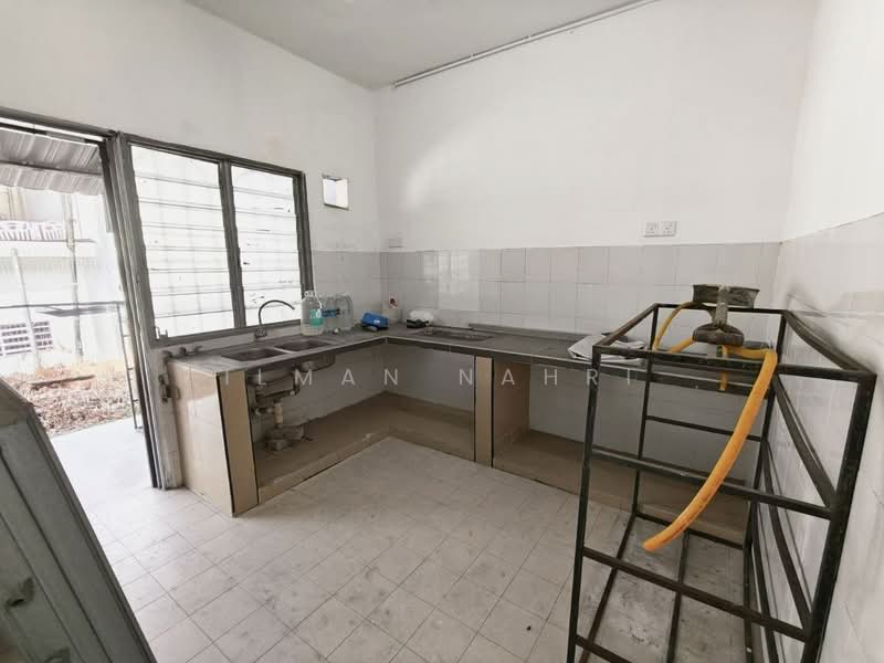 2-storey Terraced House for Sale in Lestari Putra (Seri Kembangan) - Ilman Nahri - Kitchen - PropertyGuru.com.my