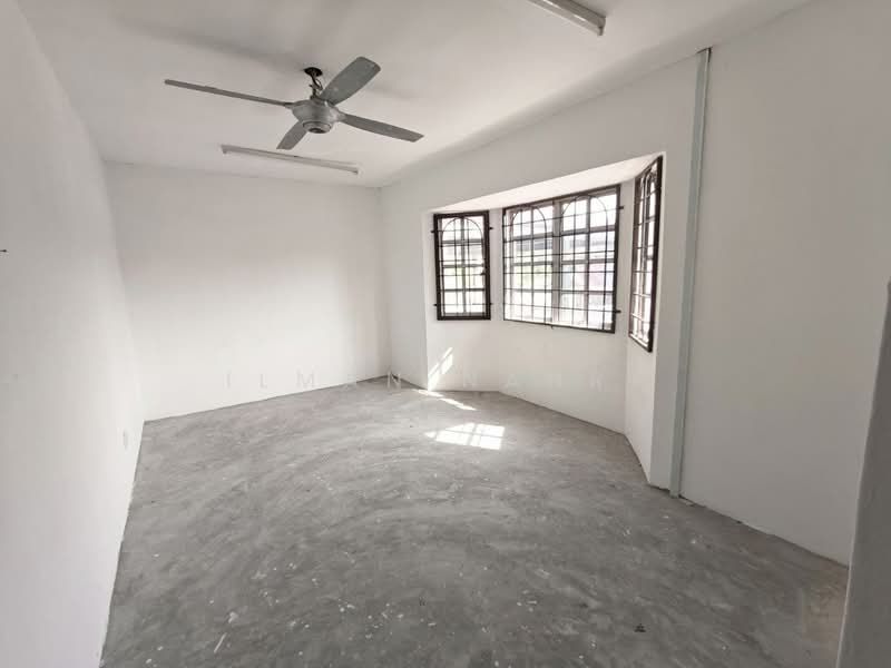 2-storey Terraced House for Sale in Lestari Putra (Seri Kembangan) - Ilman Nahri - Interior - PropertyGuru.com.my