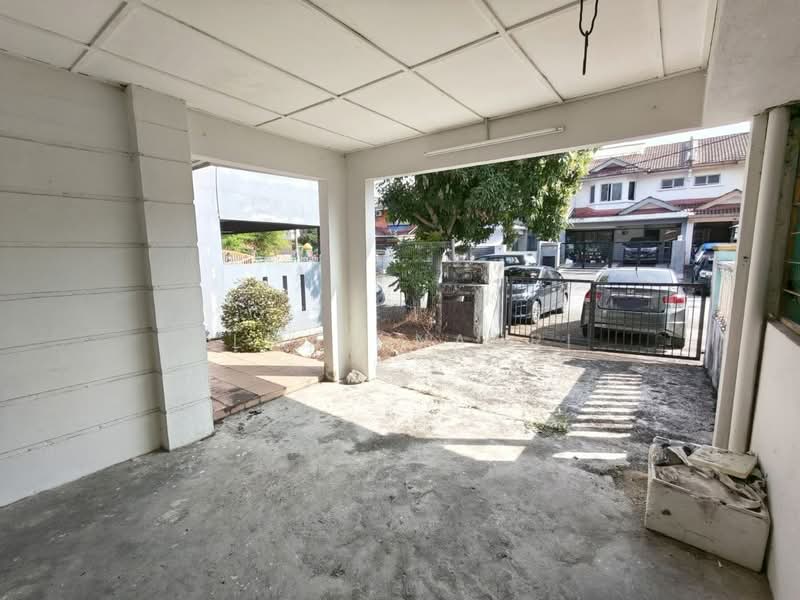 2-storey Terraced House for Sale in Lestari Putra (Seri Kembangan) - Ilman Nahri - Exterior - PropertyGuru.com.my