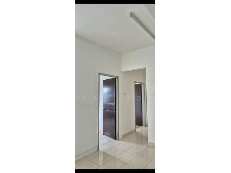 Condominium for Sale at Lagoon Suites - Sam Ho - Interior - PropertyGuru.com.my