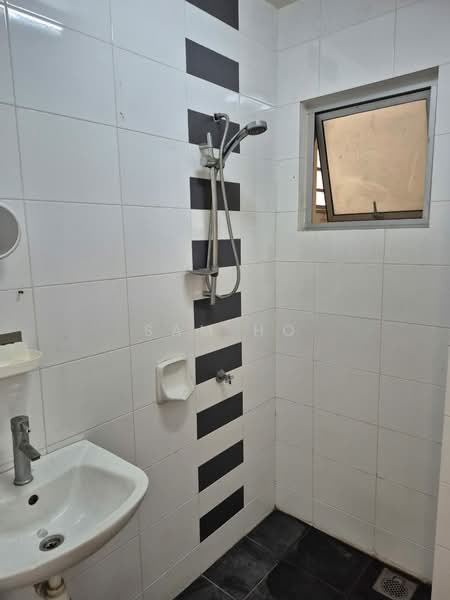 Condominium for Sale at Lagoon Suites - Sam Ho - Bathroom - PropertyGuru.com.my