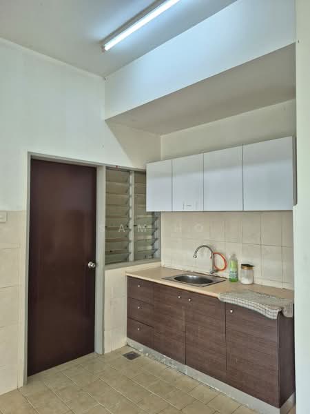 Condominium for Sale at Lagoon Suites - Sam Ho - Kitchen - PropertyGuru.com.my
