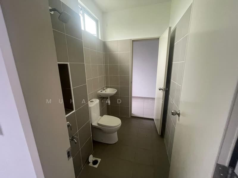 Rumah Teres 2 Tingkat untuk Dijual di Taman Serimbun (Iskandar Puteri (Nusajaya)) - Muhamad Asrul - Bathroom - PropertyGuru.com.my